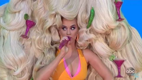 Daddy Yankee y Katy Perry comparten escenario por primera vez