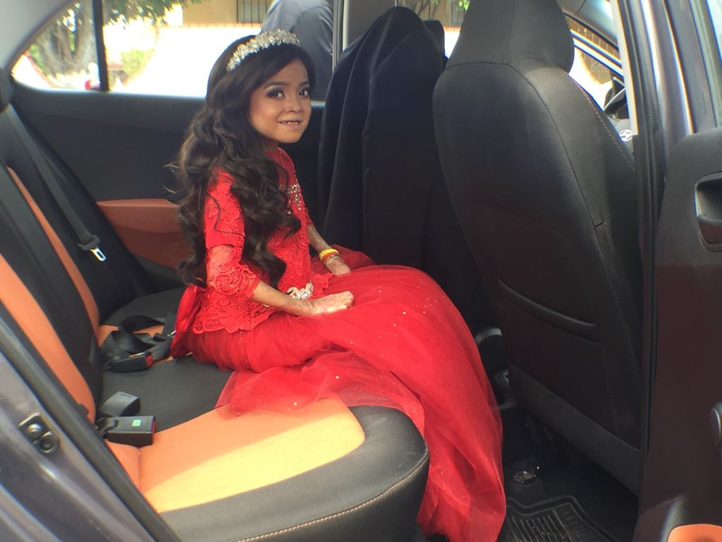 Dianita "la princesa mariposa" celebra sus 15 años