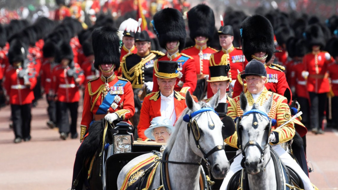 Preside Isabel II  un minuto de silencio por las víctimas de la Torre Grenfell