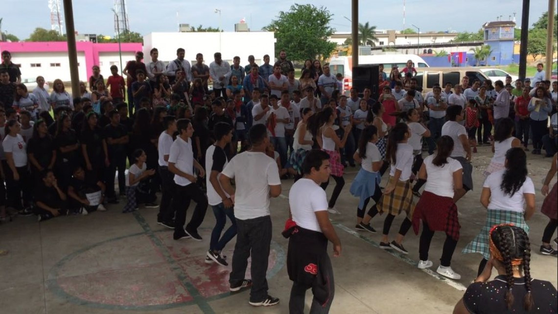 Fomentan participación estudiantil con zumbatón
