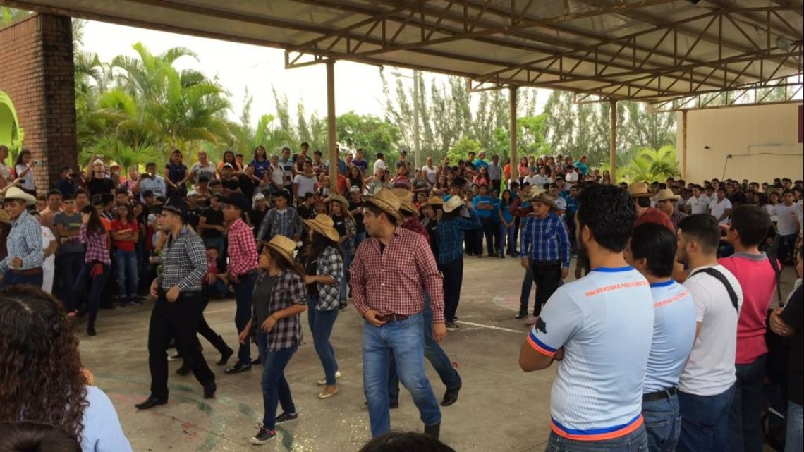 Fomentan participación estudiantil con zumbatón