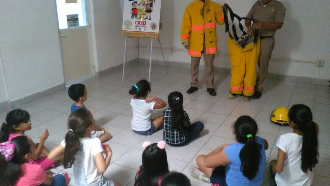 Realizan el bombero por un día y 6 acciones para salvar una vida en campeonato de verano