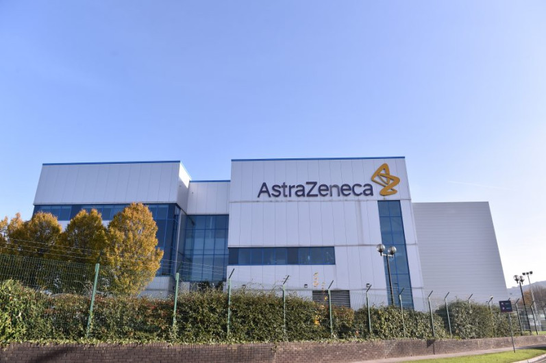 AstraZeneca anuncia que su vacuna será contra la nueva cepa de covid