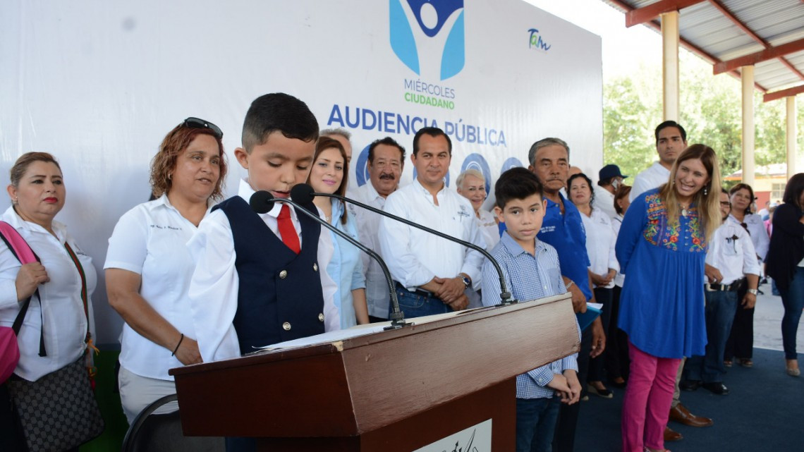 Escucha alcaldesa a habitantes de la Benito Juárez