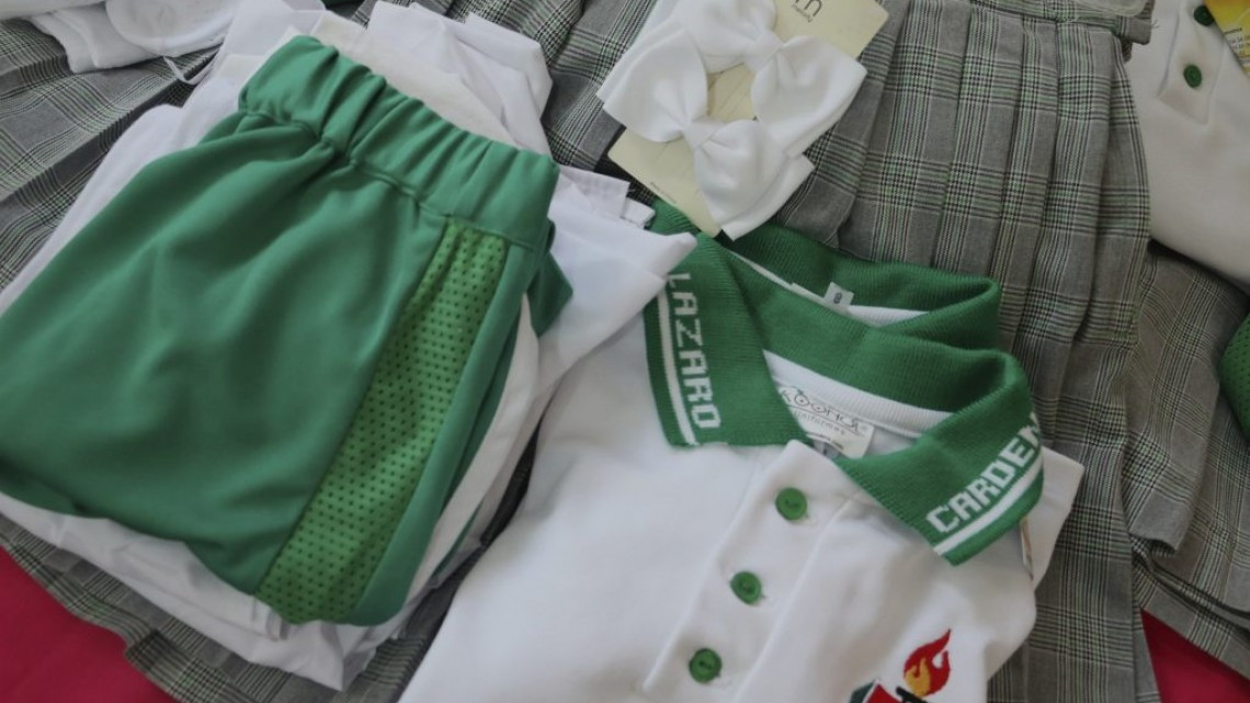 Apoya DIF Madero a casa hogar con uniformes escolares