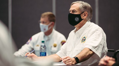 Abbott visita centro médico temporal para pacientes con COVID-19 en McAllen