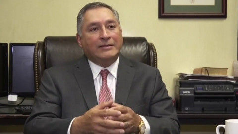 Javier Villalobos jura como alcalde de McAllen