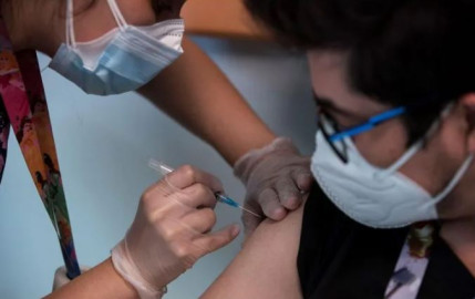 Segunda vacunación contra COVID-19 en México iniciaría el próximo lunes 