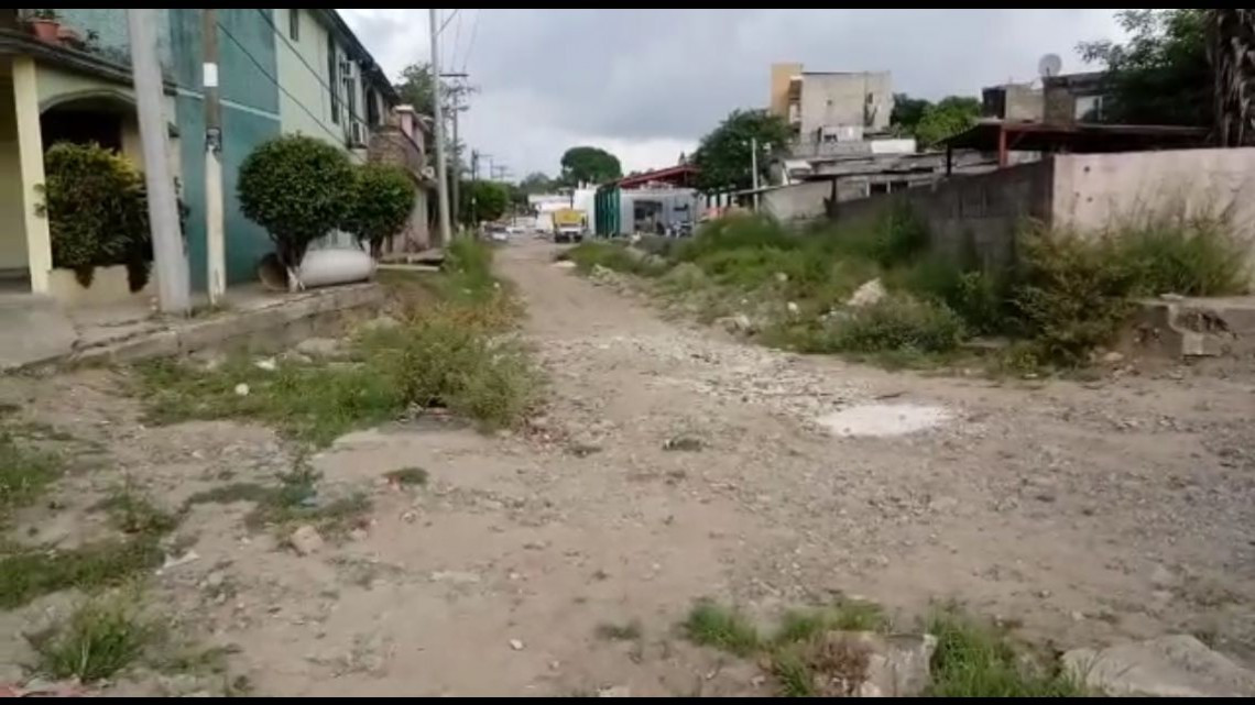 Exigen a CFE de mantenimiento a postes de luz en mal estado 