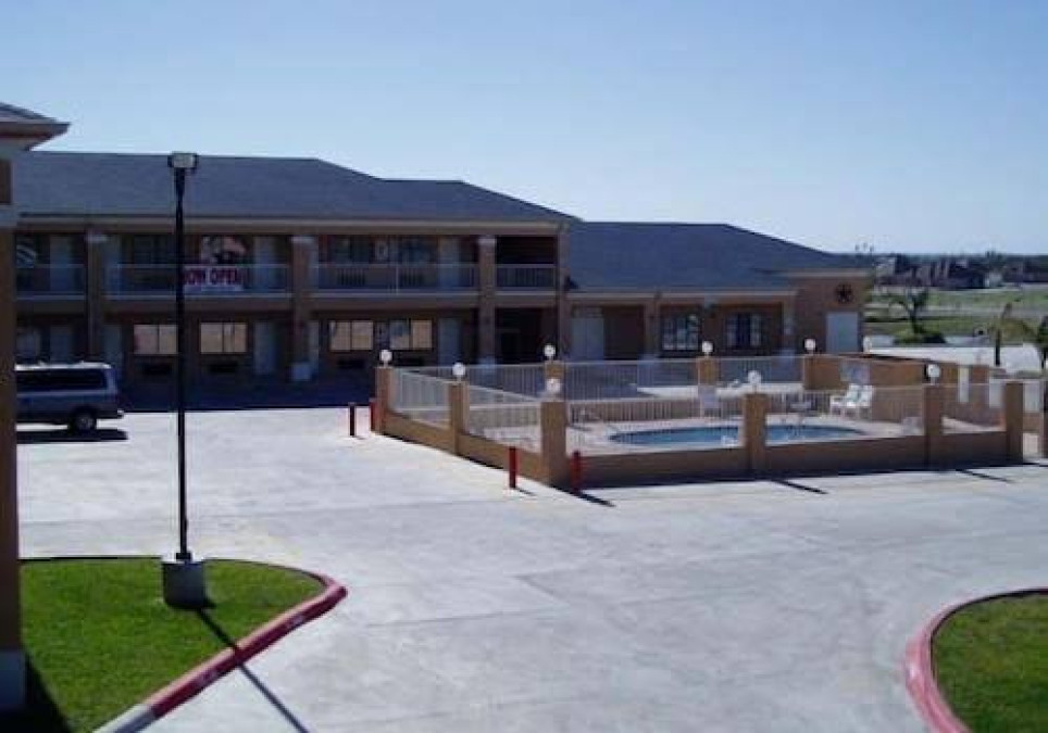 Fallece menor encontrado en interior de vehículo en escuela primaria