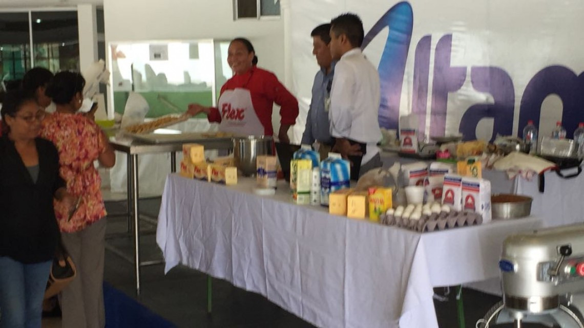 Mujeres de Altamira son capacitadas en el arte de la repostería.