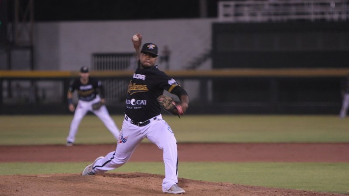 Rieleros vence a Pericos y asegura serie en beisbol mexicano  
