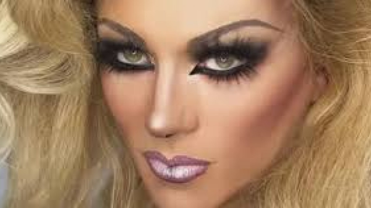 Así luce Ernesto Laguardia de drag queen