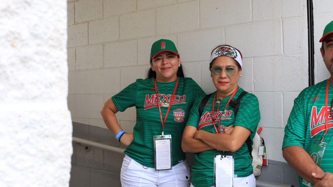 Confían familias en el triunfo de México