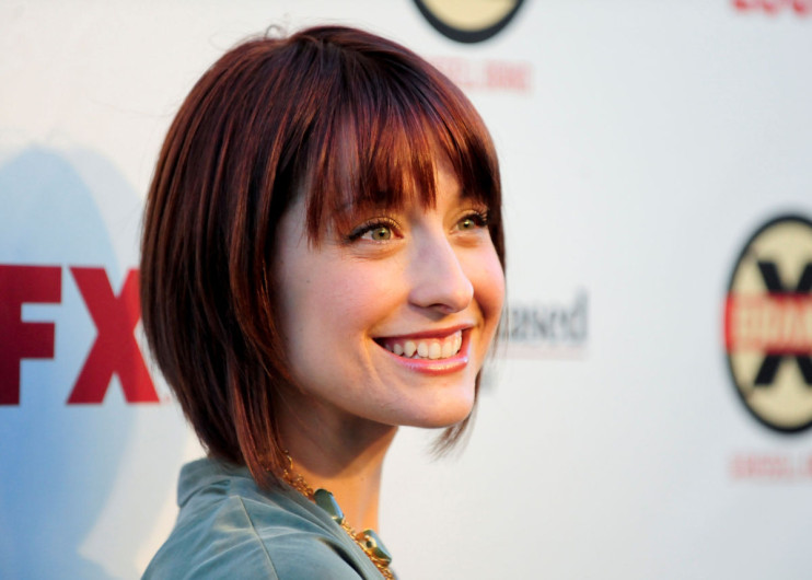 Detienen a Allison Mack por presunto  tráfico sexual