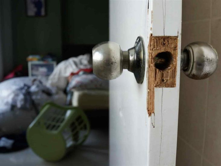 Dos padres bajo custodia tras disparar accidentalmente a su hija de 5 años