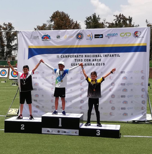 Regresan arqueros con medallas del campeonato Nacional