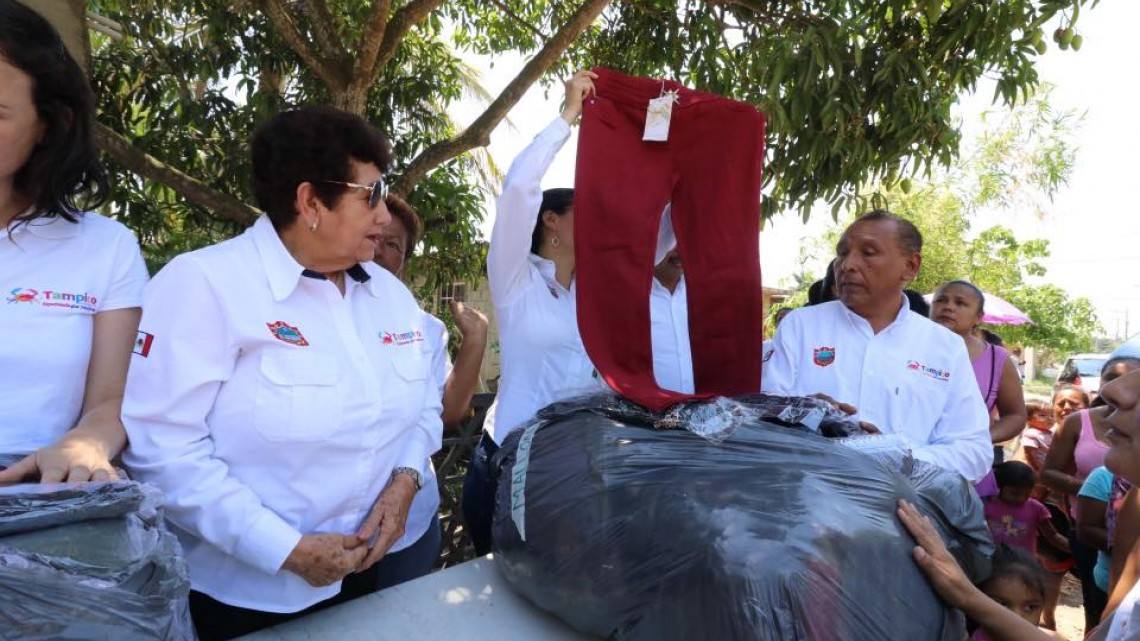 Benefician con ropa, calzado a familias de Tampico