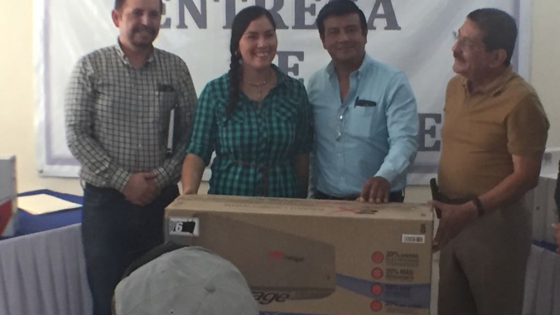 Comerciantes son equipados con herramientas que buscan fortalecer el desarrollo de sus establecimientos.