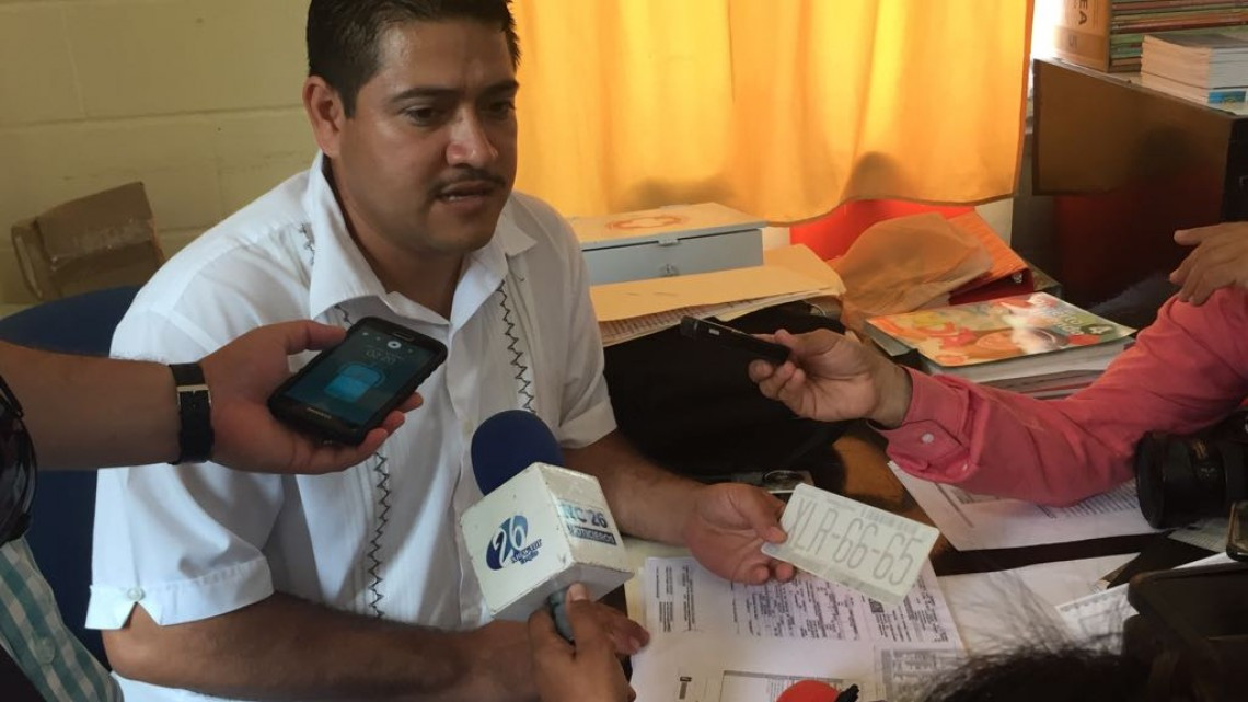 Oficina fiscal expide placas con reporte de robo