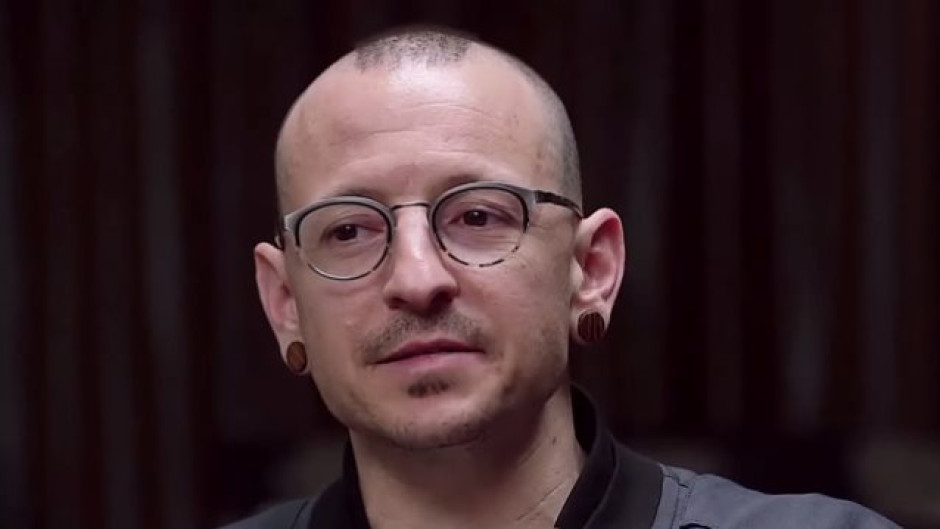 Revelan resultado de autopsia a Chester Bennington