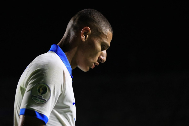 Por paperas, Richarlison fue descartado de duelo Brasil-Paraguay