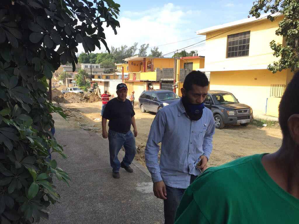 Evacuan familias por enorme fuga de gas