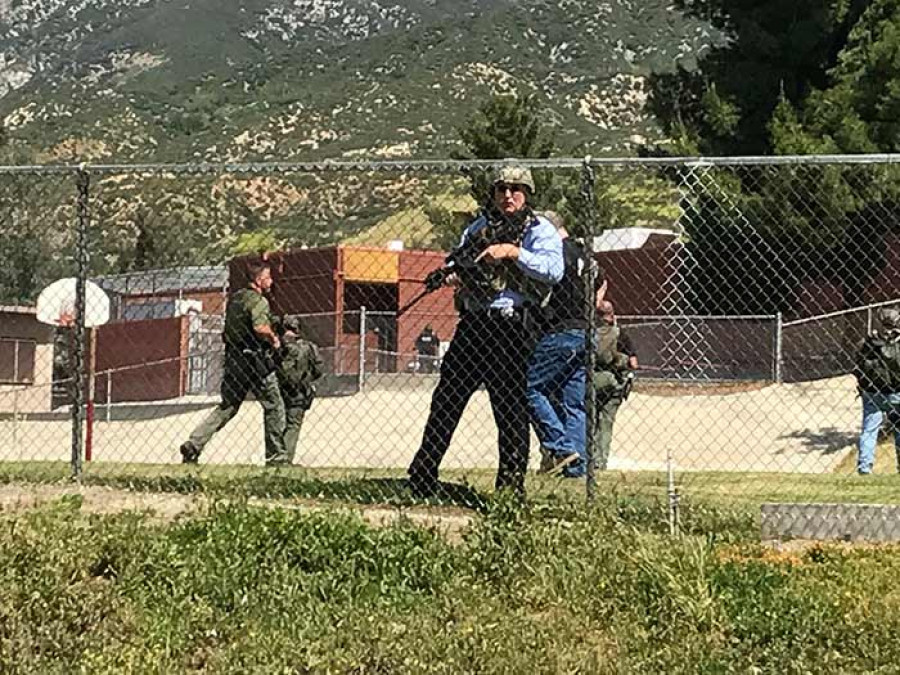 Deja al menos 4 muertos y 2 heridos tiroteo en una escuela de San Bernardino
