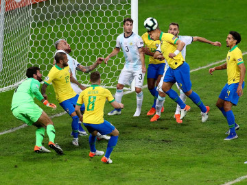 Brasil se impone 2-0 a Argentina y avanza a la final de la Copa América
