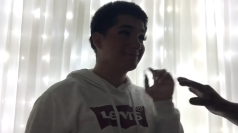 Padre descubre que su hijo es gay mientras se maquilla para un video de YouTube