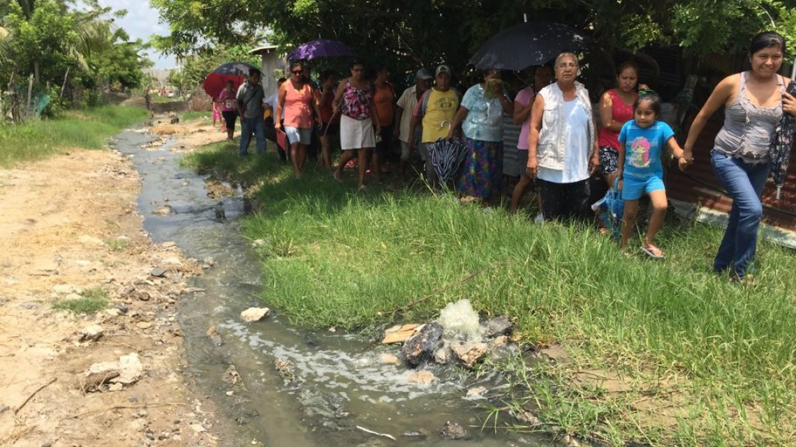 Fugas de aguas negras reflejo del desgaste de las tuberías 
