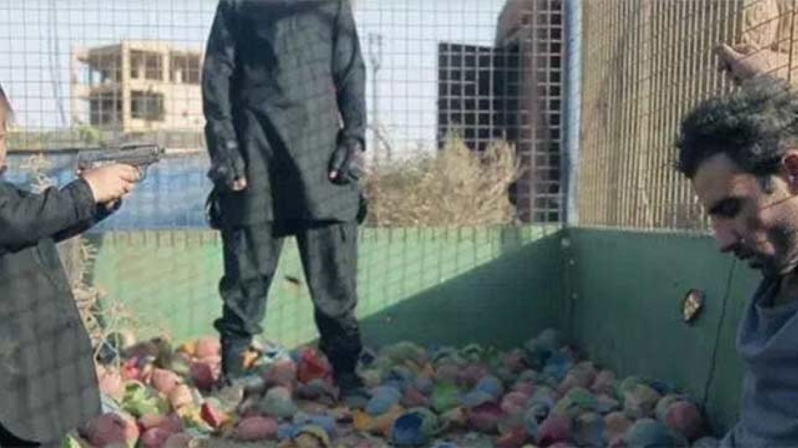 ISIS exhibe a niños cometiendo asesinatos en parque de diversiones