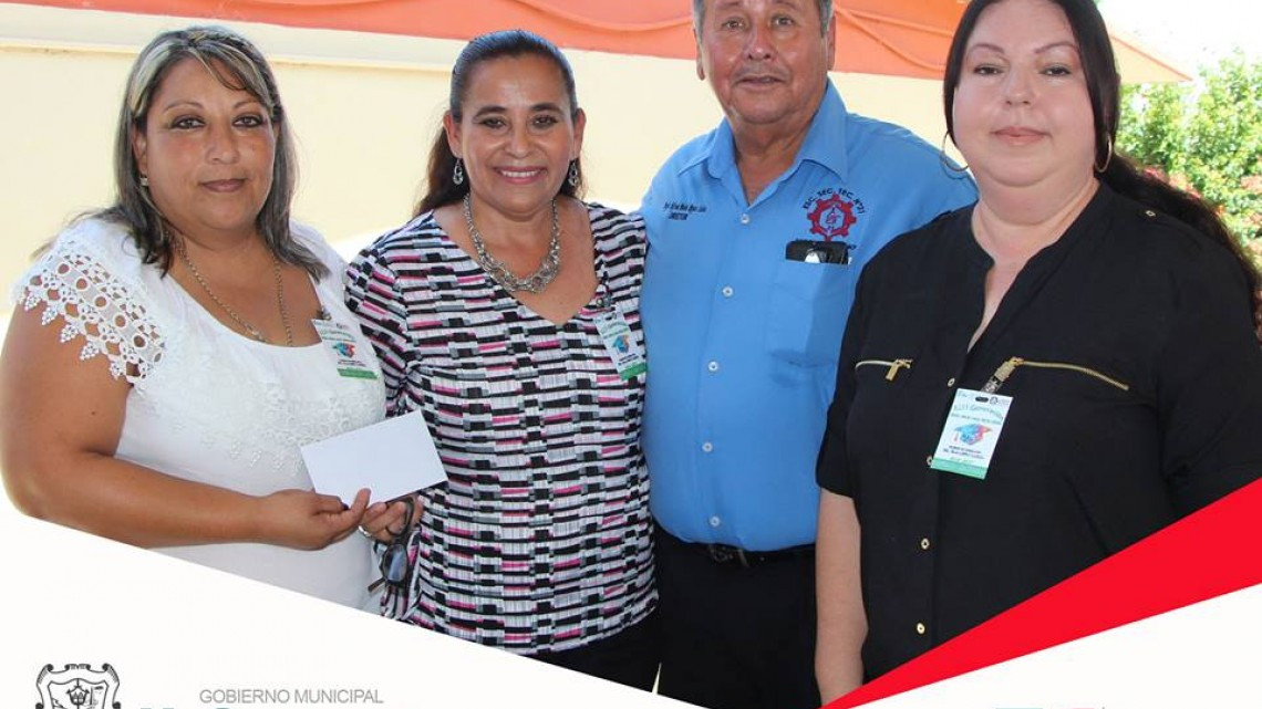 Alcalde asiste a ceremonia de graduación