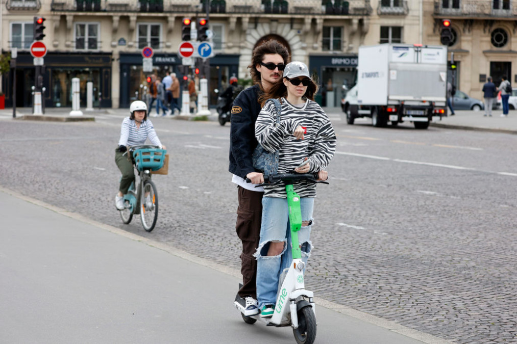 París expulsa a los scooters eléctricos de sus calles