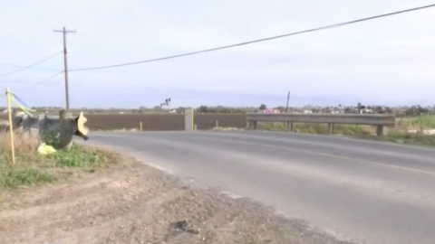 Jóvenes atacan a conductores con ladrillos