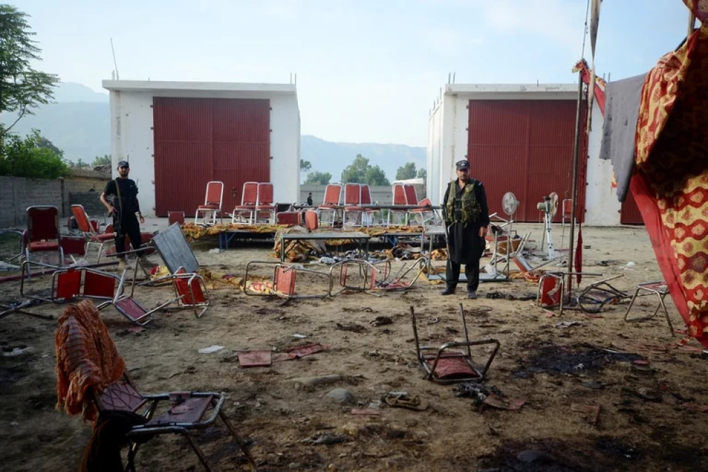 Se adjudica EI atentado suicida que dejó 54 muertos en Pakistán 