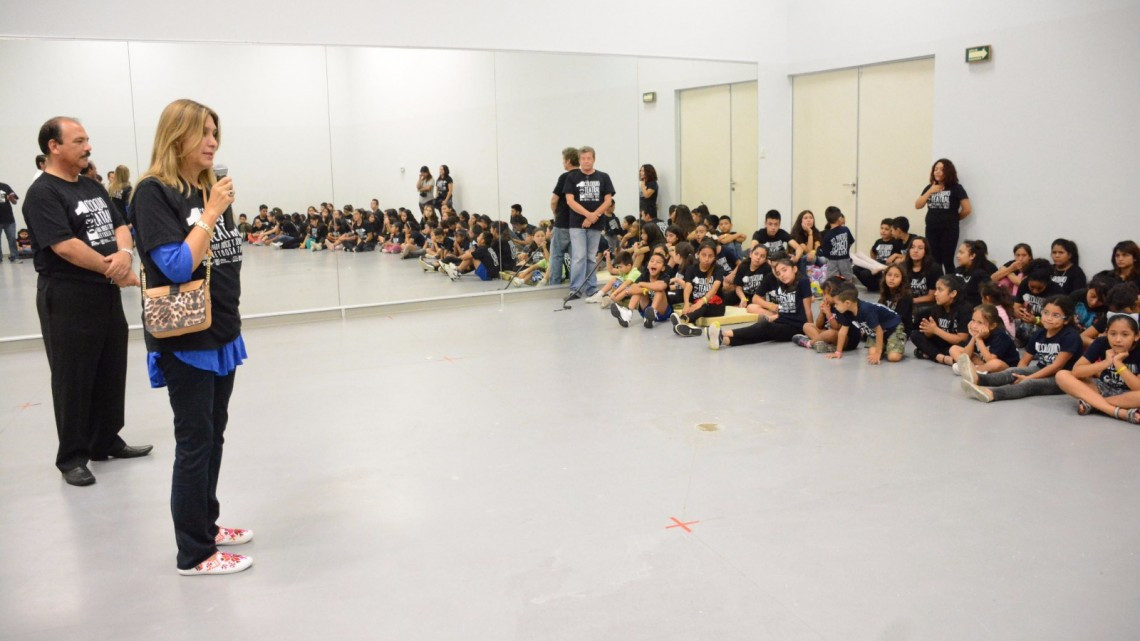 Gobierno de Maki Ortiz apoya formación artística