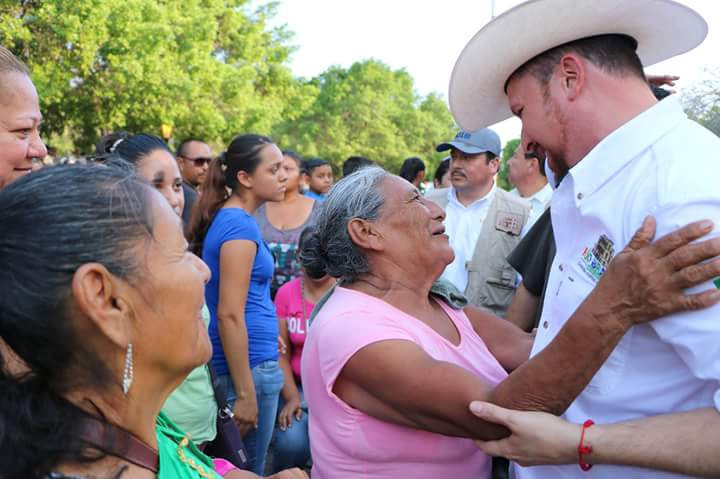 Ayuntamiento realizó festejo por el "Día de las madres"