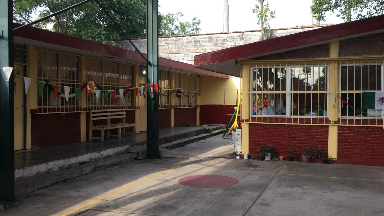 Ladrones se llevan pantalla, impresora y computadora de jardín de niños