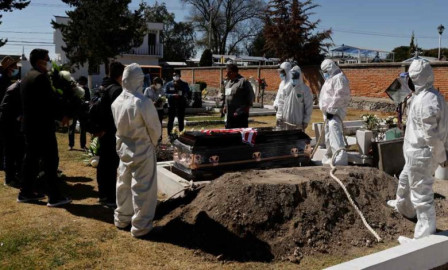 Inegi contradice a la Secretaría de Salud; reporta 45% más muertes por COVID-19 en 2020