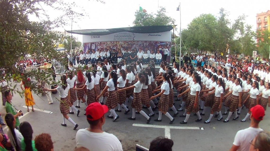 Conmemora Municipio con desfile 207 años de la Independencia de México