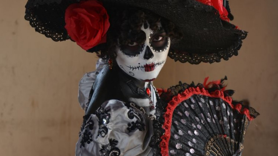 Celebran más de 2 mil personas el "Día de Muertos"
