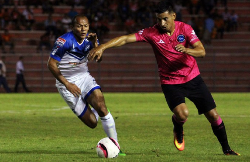 Correcaminos deja ir un punto en casa 