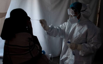 Variante de COVID-19 detectada en RU ya está en 50 países: OMS