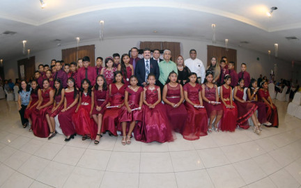 Pide Presidente Municipal a Padres de Familia hacer equipo para un mejor futuro