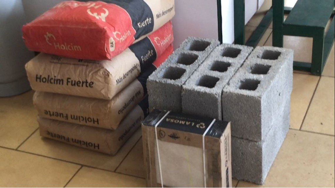 Gobierno entrega material en zona sur para construcción