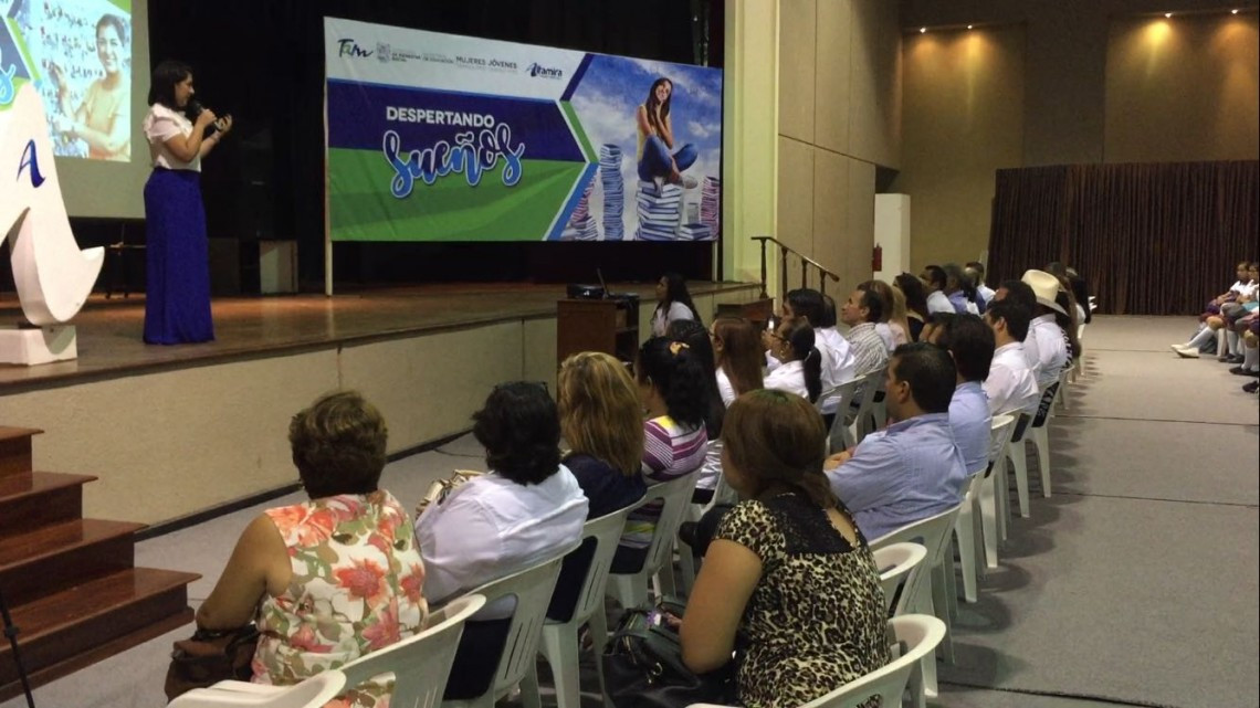 Imparten conferencia despertando sueños