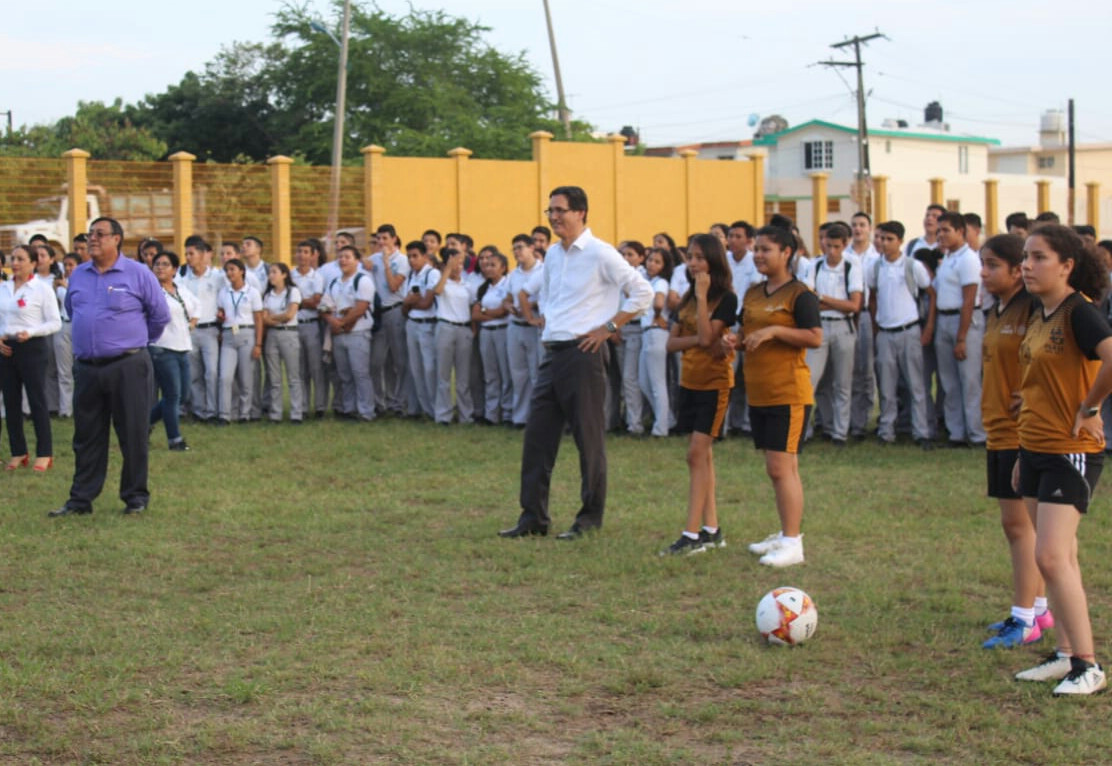 Desde el gobierno federal se respaldará a los jóvenes en sus estudios: Erasmo González