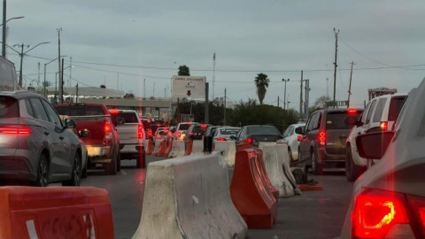 Largas filas en Puente Internacional II por retorno de connacionales tras el “Thanksgiving”