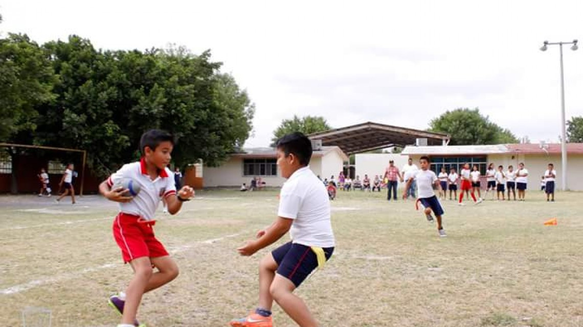 Alcalde supervisa avance de equipos del torneo de Tochito Bandera 2017